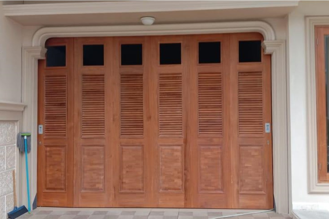 pintu-garasi-wina-ss-army-kayu